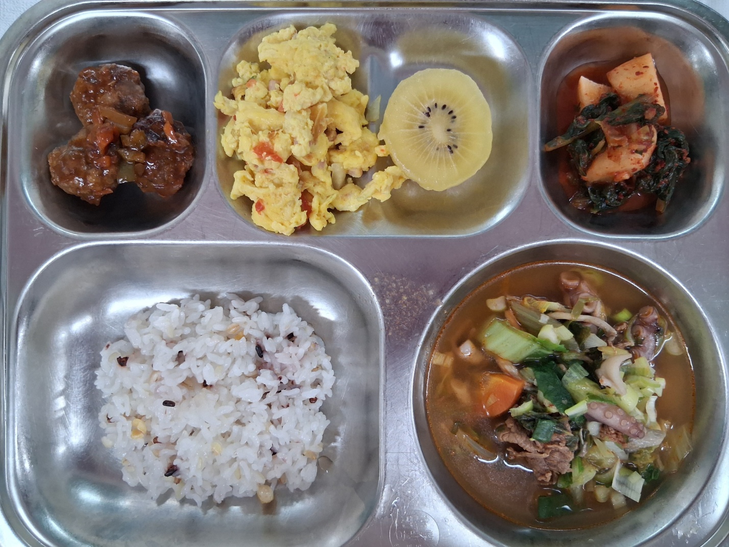 잡곡밥5
불낙전골5.6.13.16
미트볼케첩조림
1.2.5.6.10.12.13.15
스크램블에그
1.2.5.6.10.15
과일
김치9